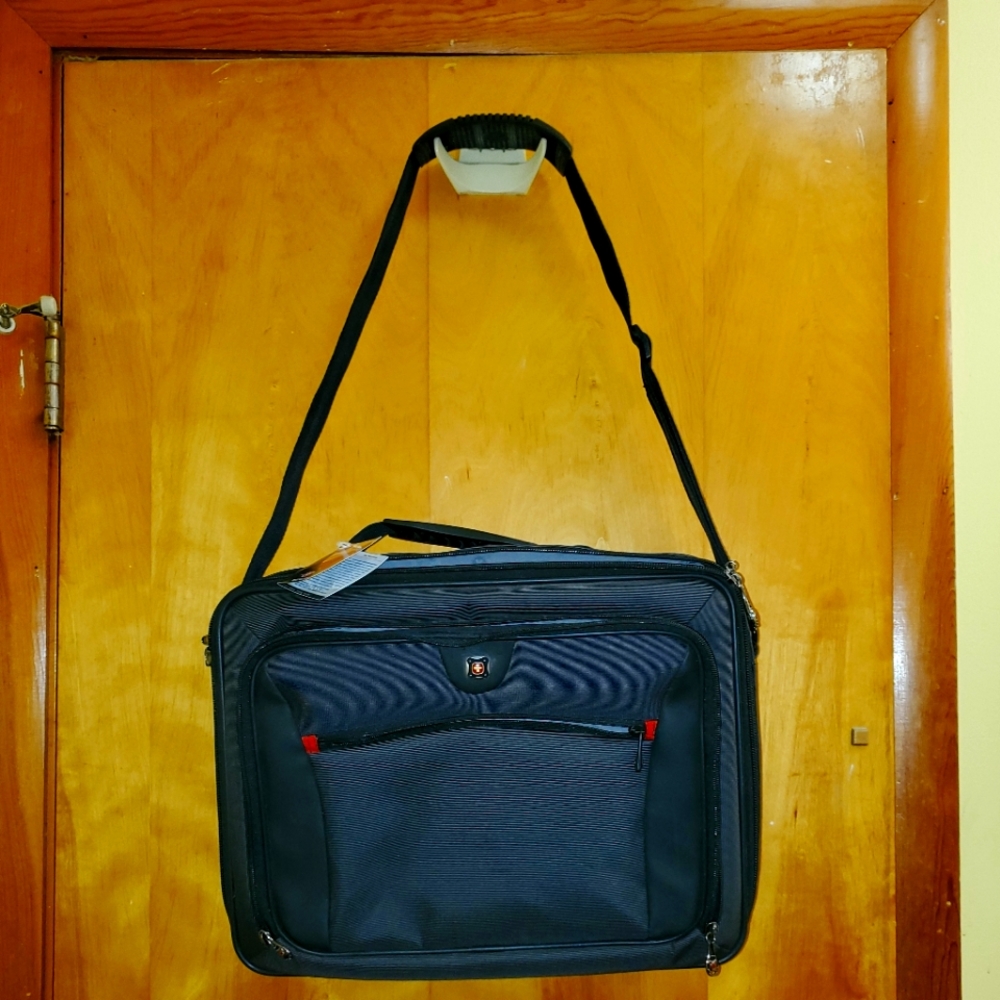 Wenger NWT Laptop Carry on